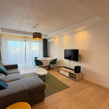 Apartmán Climatise Avec Balcon Proche Centre & Plages